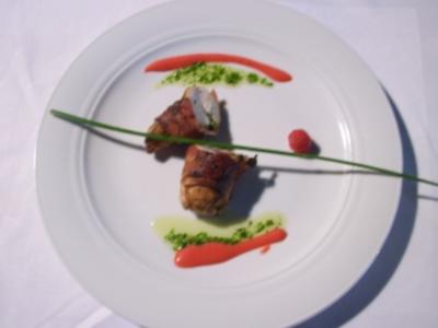 Rezept: Poulardenbrust mit Kräutern an Himbeervinaigrette Poulardenbrust mit Kräutern an Himbeervinaigrette - Rezept