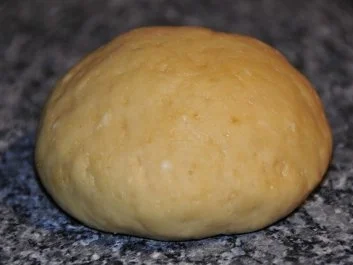 Flammkuchen mit Äpfel und Rumrosinen - Rezept - Bild Nr. 2