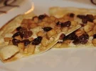 Flammkuchen mit Äpfel und Rumrosinen - Rezept
