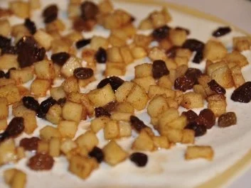 Flammkuchen mit Äpfel und Rumrosinen - Rezept - Bild Nr. 3