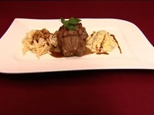 Rezept: Kalbshaxe mit Spätzle und Rahmwirsing mit Speck (Prinz Marcus von Anhalt) Kalbshaxe mit Spätzle und Rahmwirsing mit Speck (Prinz Marcus von Anhalt) - Rezept