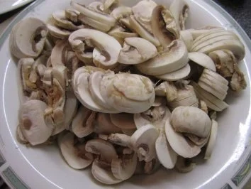 Rezept: Hühner-Cordon-Bleu-Rouladen mit Champignonsauce Bild Nr. 2 Hühner-Cordon-Bleu-Rouladen mit Champignonsauce - Rezept - Bild Nr. 2