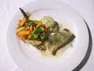 Zanderfilet mit glasiertem Gemüse im Kartoffelnest und Petersilienwurzel - Rezept