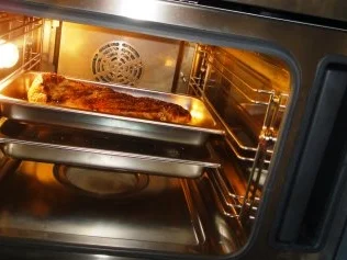 Rezept: Schweine-Medaillon auf Porto-Morchel-Spiegel mit Thymian-Mais im Brick Bild Nr. 3 Schweine-Medaillon auf Porto-Morchel-Spiegel mit Thymian-Mais im Brick - Rezept - Bild Nr. 3