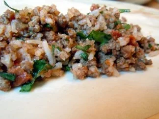 Hackfleisch-Pesto-Päckchen mit Joghurt-Minz-Sauce - Rezept - Bild Nr. 7