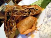 Hackfleisch-Pesto-Päckchen mit Joghurt-Minz-Sauce - Rezept