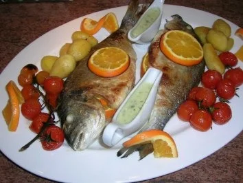 gebratene Dorade mit Oliven, Orangen, Petersiliensauce - Rezept - Bild Nr. 2