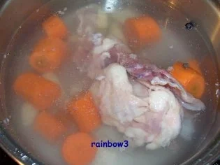 Rezept: Kochen: Geflügel-Möhren-Brühe Kochen: Geflügel-Möhren-Brühe - Rezept