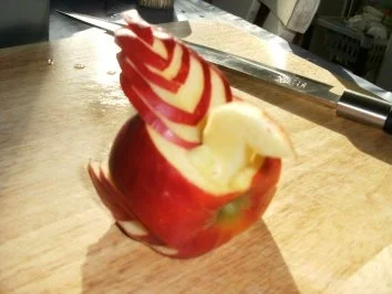 Tomate oder Apfel schnitzen zu einen Vogel - Rezept - Bild Nr. 2