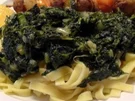 Blattspinat auf Bandnudeln - Rezept