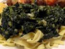 Blattspinat auf Bandnudeln - Rezept