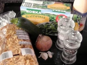 Rezept: Blattspinat auf Bandnudeln Bild Nr. 2 Blattspinat auf Bandnudeln - Rezept - Bild Nr. 2