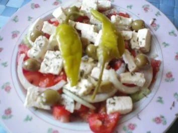 Rezept: Griechischer Bauernsalat mit Frikadellen "griechischer Art" Bild Nr. 2 Griechischer Bauernsalat mit Frikadellen "griechischer Art" - Rezept - Bild Nr. 2