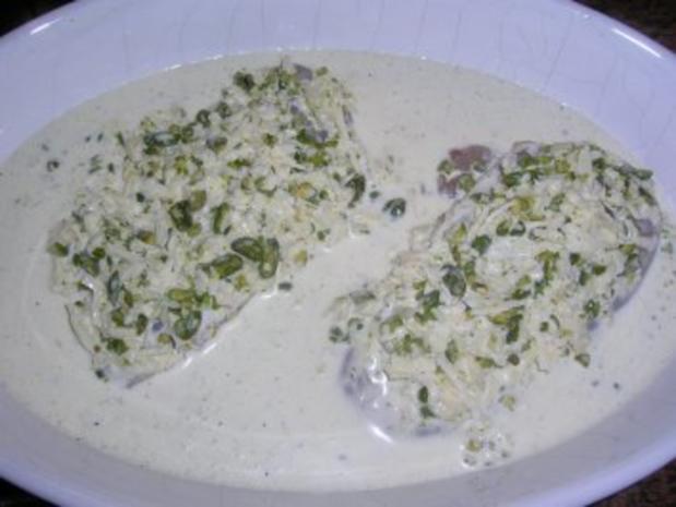 Hähnchenbrust in Pistaziensauce an Kartoffeln in Weißwein geschmort ...