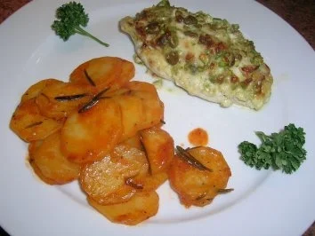 Hähnchenbrust in Pistaziensauce an  Kartoffeln in Weißwein geschmort - Rezept