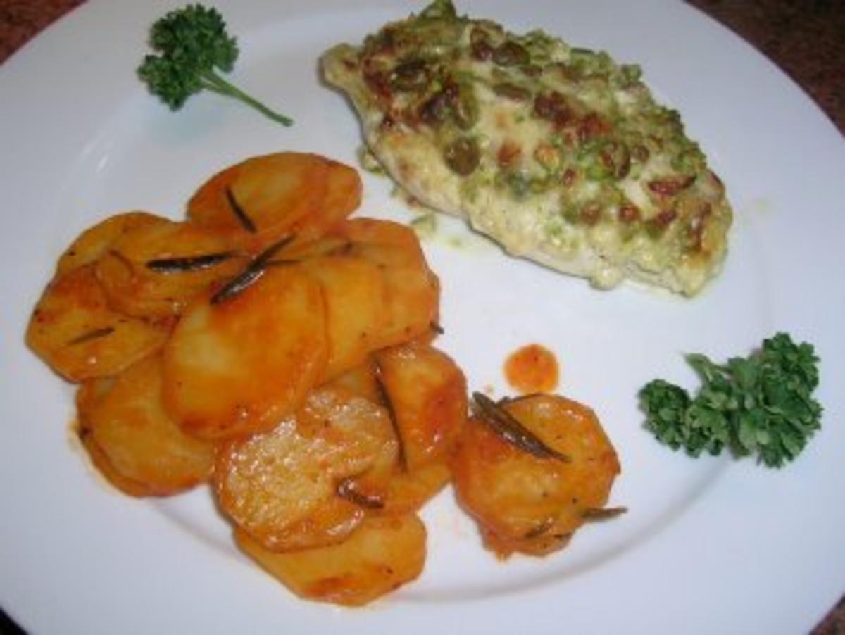 Hähnchenbrust in Pistaziensauce an Kartoffeln in Weißwein geschmort ... Hähnchenbrust in Pistaziensauce an Kartoffeln in Weißwein geschmort ...