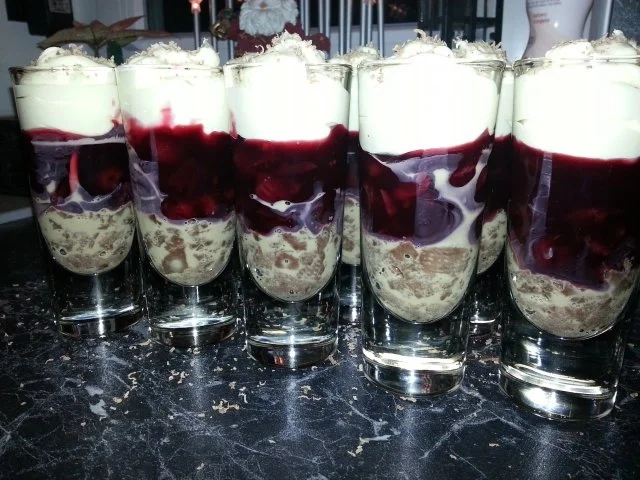 Vanille-Keks-Becher mit Kirschgrütze - Rezept