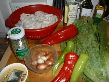 Gebratene Tintenfischringe im Salatbett - Rezept - Bild Nr. 2