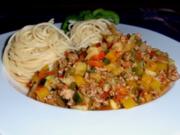 Tatar-Gemüse-Bolognese mit Spaghettitürmchen - Rezept