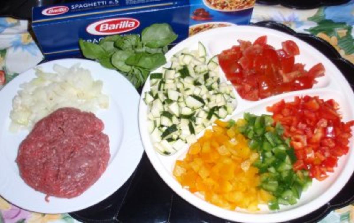 Tatar-Gemüse-Bolognese mit Spaghettitürmchen - Rezept - Bild Nr. 2