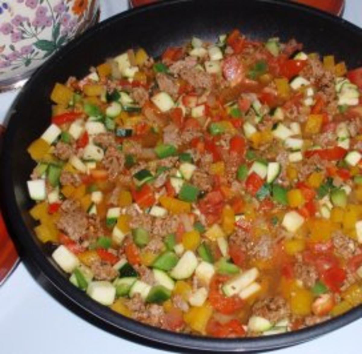 Tatar-Gemüse-Bolognese mit Spaghettitürmchen - Rezept - Bild Nr. 6
