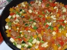 Rezept: Tatar-Gemüse-Bolognese mit Spaghettitürmchen Bild Nr. 6 Tatar-Gemüse-Bolognese mit Spaghettitürmchen - Rezept - Bild Nr. 6