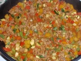 Rezept: Tatar-Gemüse-Bolognese mit Spaghettitürmchen Bild Nr. 7 Tatar-Gemüse-Bolognese mit Spaghettitürmchen - Rezept - Bild Nr. 7