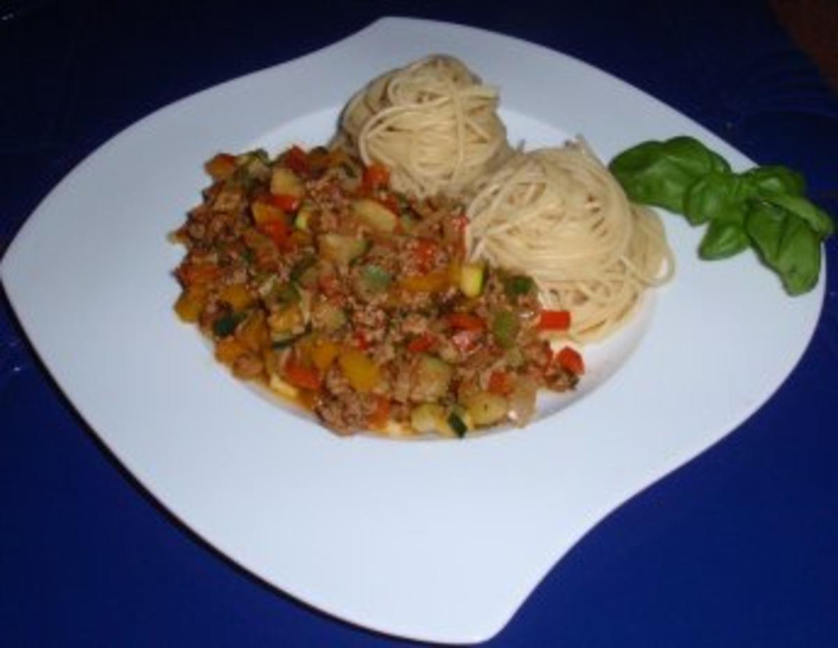 Tatar-Gemüse-Bolognese mit Spaghettitürmchen - Rezept - Bild Nr. 9