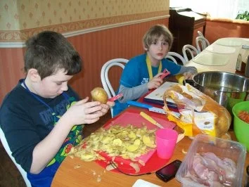 Nuggets mit Pommes und frischem Salat - Rezept - Bild Nr. 5