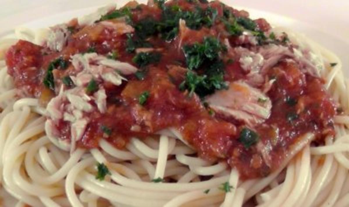 Spaghetti mit Tomaten-Thunfisch-Soße - Rezept