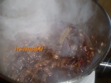 Burgunder Gulasch mit Perlzwiebeln - Rezept - Bild Nr. 3