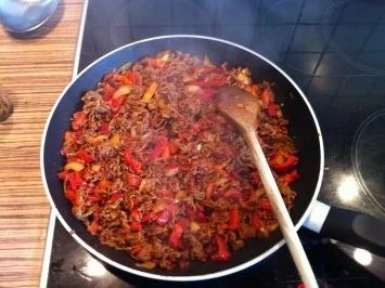 "HAUPTGERICHT"  Blätterteig-Hackfleisch-Auflauf - Rezept - Bild Nr. 2