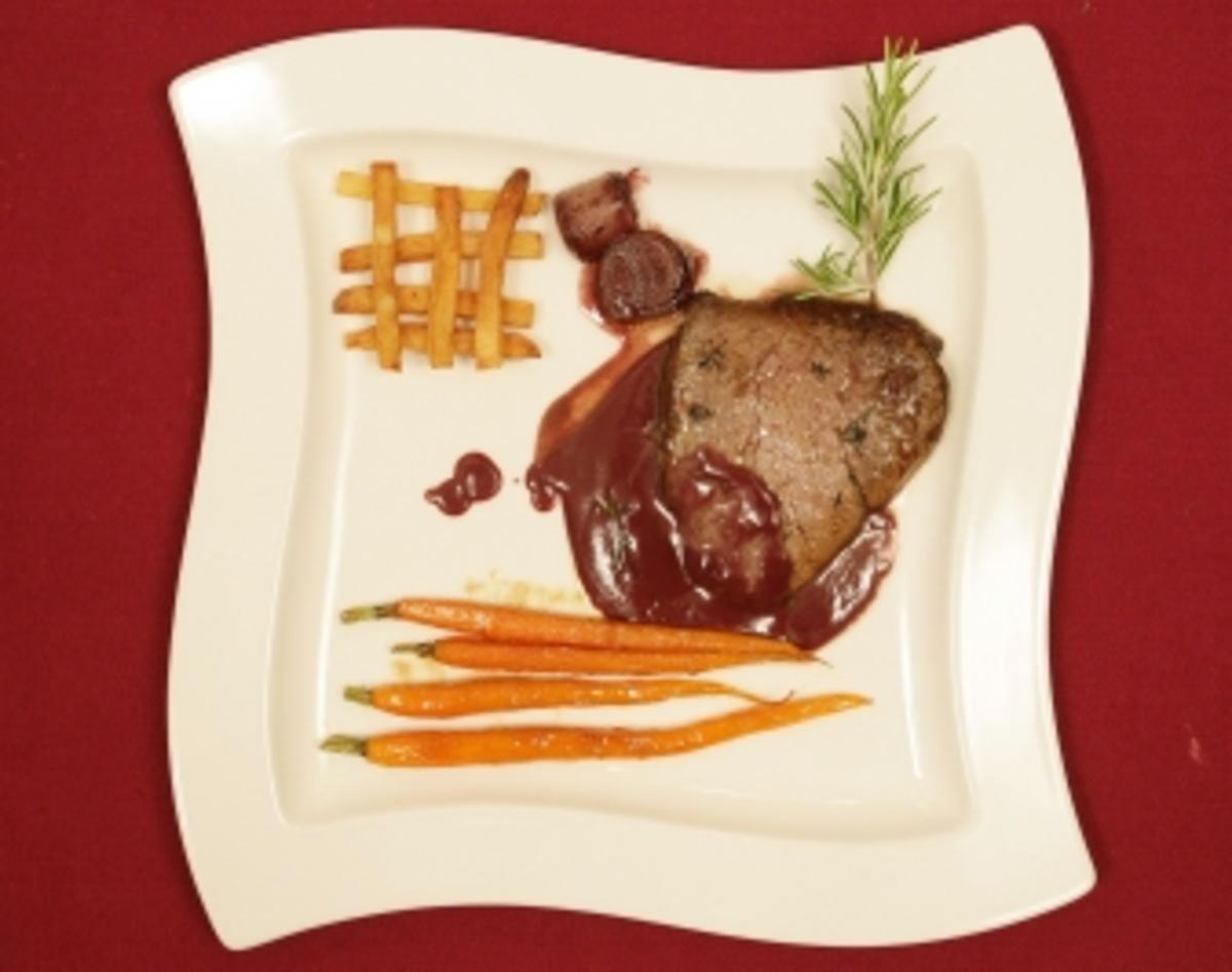 Rinderfilet blanc bleu belge mit Champagnermöhren (Michael Meziani) - Rezept