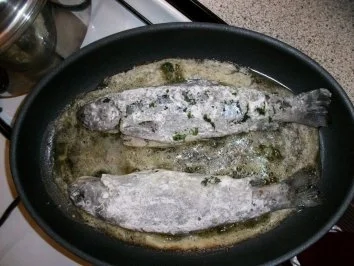 Regenbogenforelle gebraten mit Kartoffeln und Möhrengemüse - Rezept - Bild Nr. 8