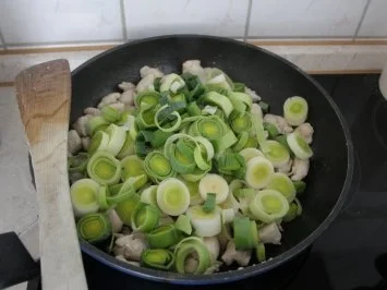 Hähnchen-Ragoutpfanne mit Mango und Bandnudeln - Rezept - Bild Nr. 4