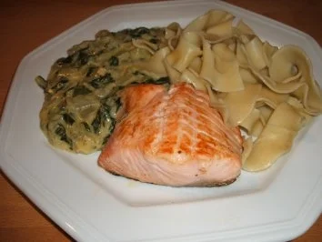 Lachsfilet auf Mangoldgemüse - Rezept