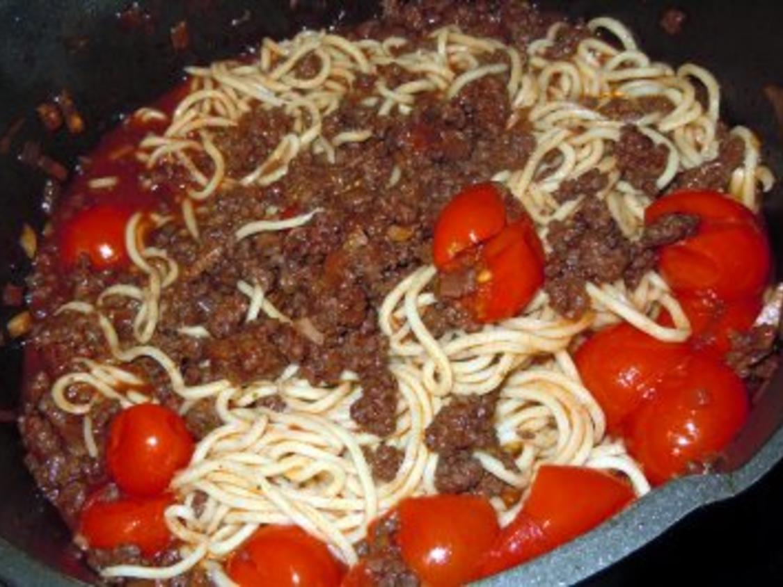 Spaghetti mit Hackfleisch-Rotwein-Sauce - Rezept - kochbar.de