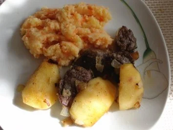 Huhn : Hühnerleber mit Apfel, Zwiebel und Karottenpüre - Rezept - Bild Nr. 2