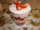 Rezept: Erdbeeren mit Likör in Sahnequark-Sahnejoghurt Erdbeeren mit Likör in Sahnequark-Sahnejoghurt - Rezept