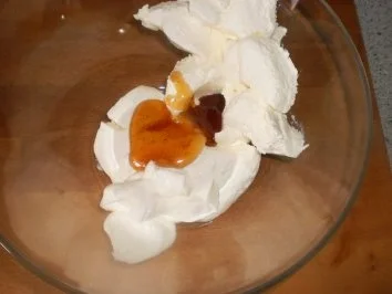 Erdbeeren mit Likör in Sahnequark-Sahnejoghurt - Rezept - Bild Nr. 3