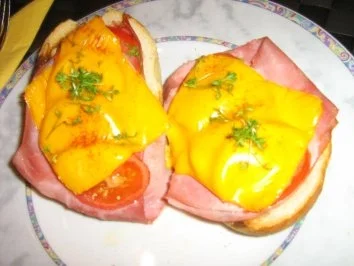 Rezept: Brötchen-Baguette mit Schinken und Tomaten Brötchen-Baguette mit Schinken und Tomaten - Rezept