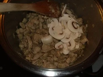 Rezept: Geflügel: Putengeschnetzeltes auf Kartoffelpuffer Bild Nr. 3 Geflügel: Putengeschnetzeltes auf Kartoffelpuffer - Rezept - Bild Nr. 3