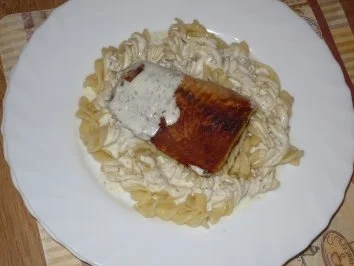 Wildlachs auf Butternudeln mit Dill-Zitronensoße - Rezept