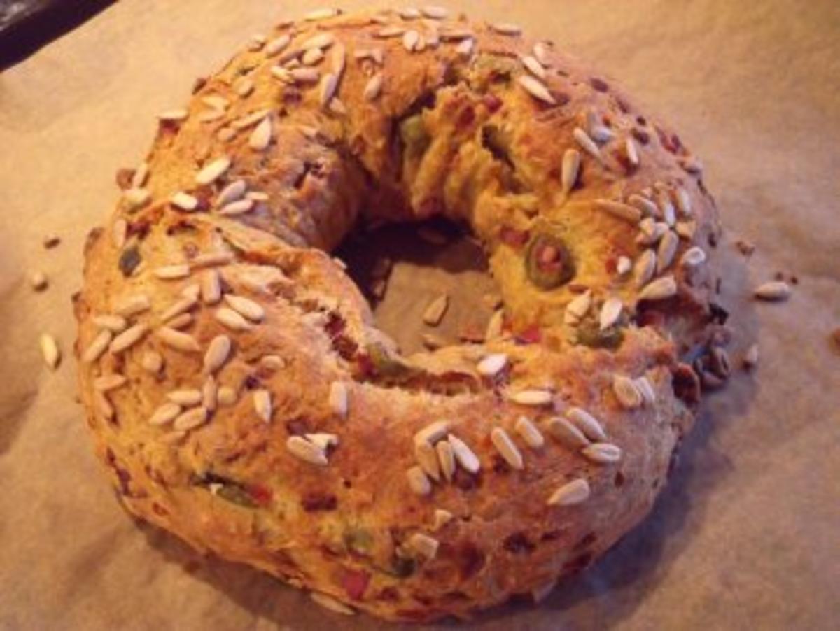 Pikanter Hefebrot-Kranz - Rezept mit Bild - kochbar.de