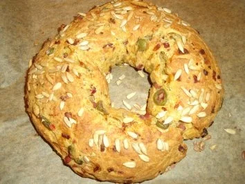 Rezept: Pikanter Hefebrot-Kranz Bild Nr. 2 Pikanter Hefebrot-Kranz - Rezept - Bild Nr. 2