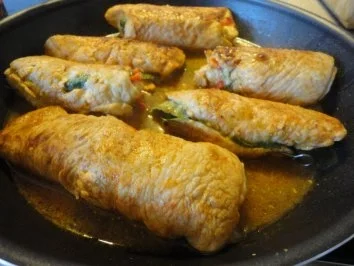 Putenröllchen mit Paprika Sauce und Spaghetti Nest - Rezept - Bild Nr. 7