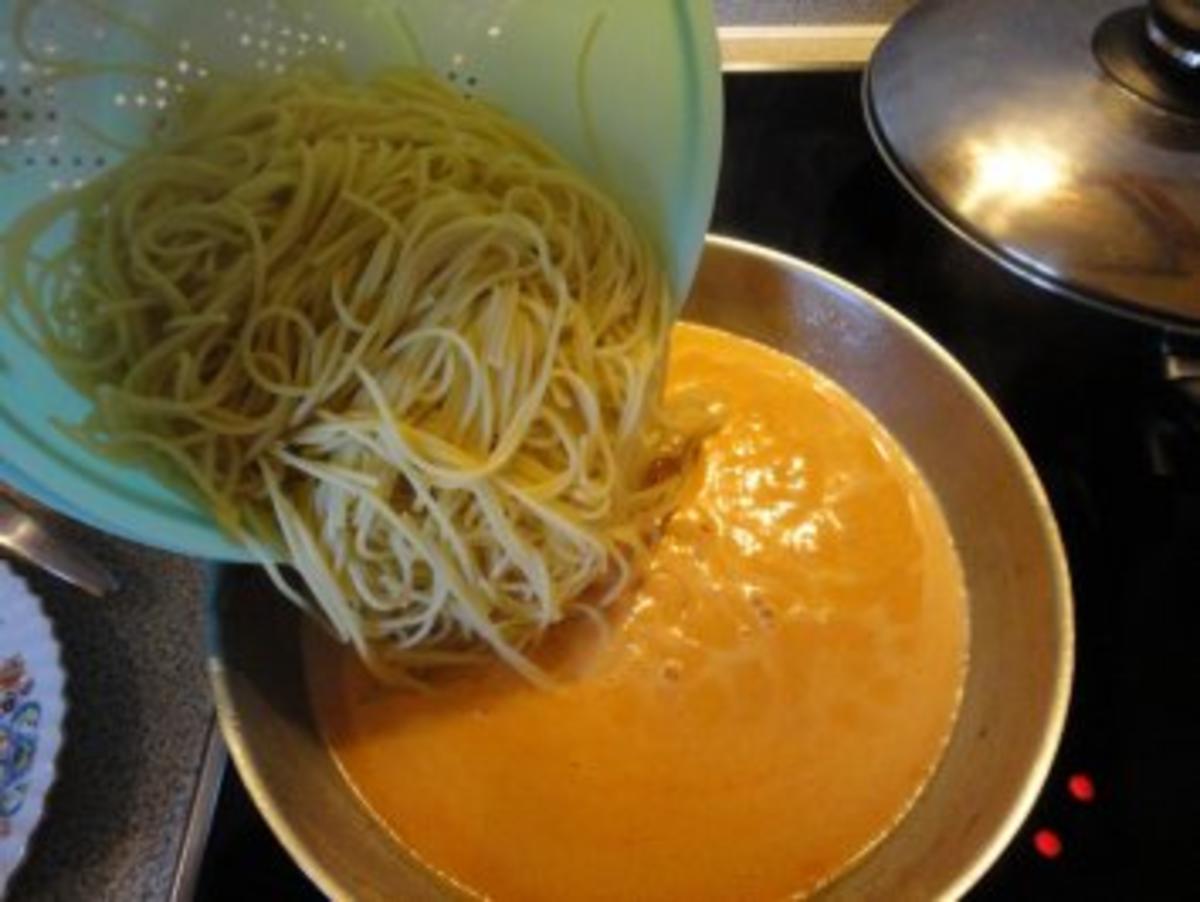 Putenröllchen mit Paprika Sauce und Spaghetti Nest - Rezept - Bild Nr. 10