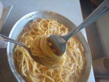 Putenröllchen mit Paprika Sauce und Spaghetti Nest - Rezept - Bild Nr. 11