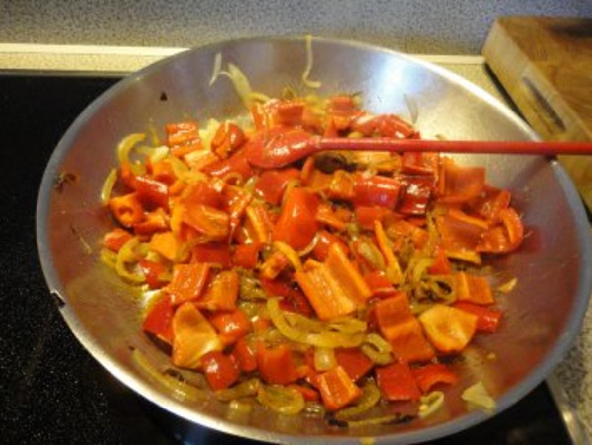 Putenröllchen mit Paprika Sauce und Spaghetti Nest - Rezept - Bild Nr. 8