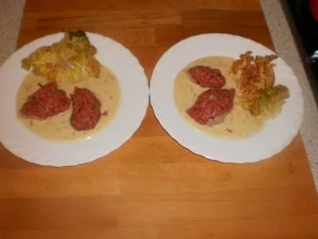 Rezept: Rindertatar mit Meerrettichsauce Rindertatar mit Meerrettichsauce - Rezept